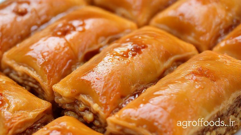 باقلوا استانبولی تازه پخته شده با شهد طلایی