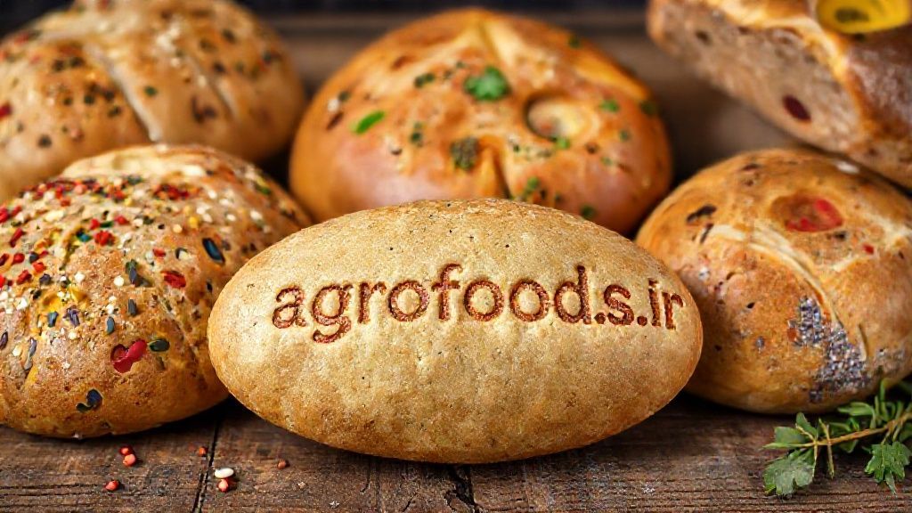 نان های طعم دار متنوع و اشتهاآور روی میز چوبی